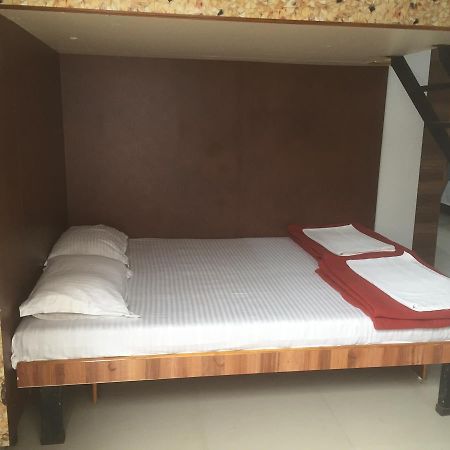 Joshi Yatri Niwas Kolhapur Exterior foto
