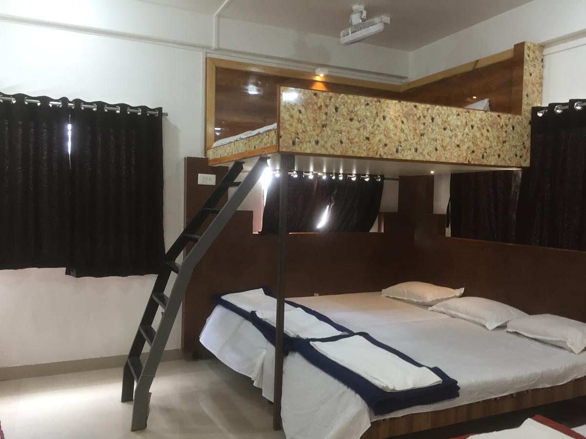 Joshi Yatri Niwas Kolhapur Exterior foto